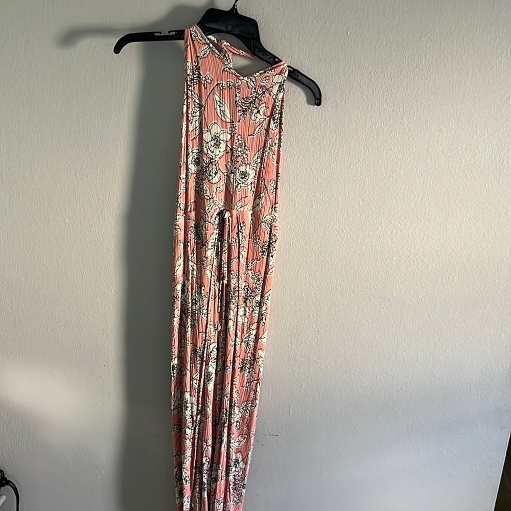 EUC Mimi Chica halter jumpsuit. Pinky peach color floral print sexy split leg.